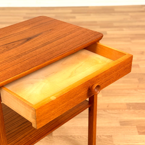 Side table in teak