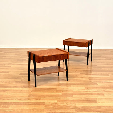 Swedish set of 2 bedside table in teak by AB Carlström & CO möbelfabrik