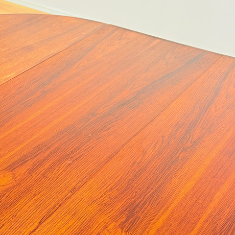 Danish round dining table in Santos rosewood by Arne Vodder