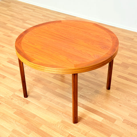 Swedish round dining table in walnut by AB Linde Nilsson, Lammhult