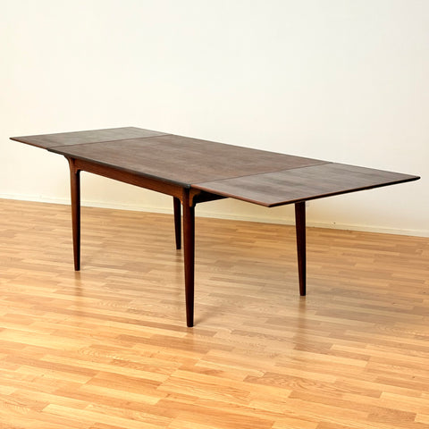 Danish rectangular dining table in Santos rosewood by Omann Jun Møbelfabrik