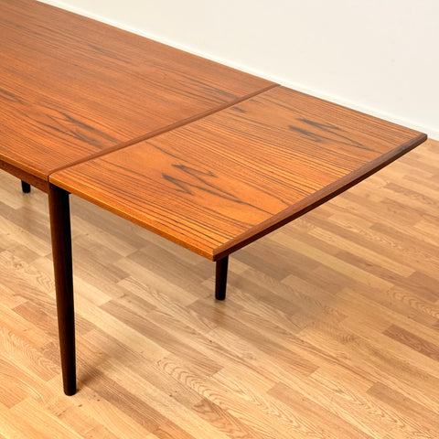 Danish dining table in teak