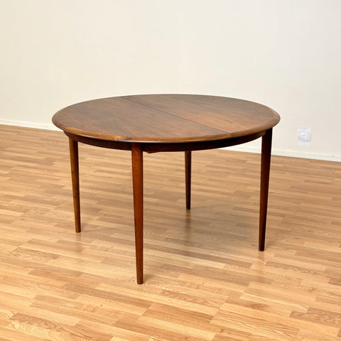 Danish round dining table in walnut