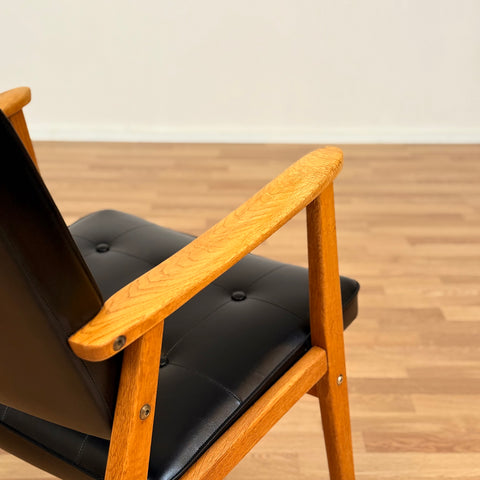 Armchair in solid oak