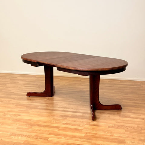 Danish oval dining table in mahogany
