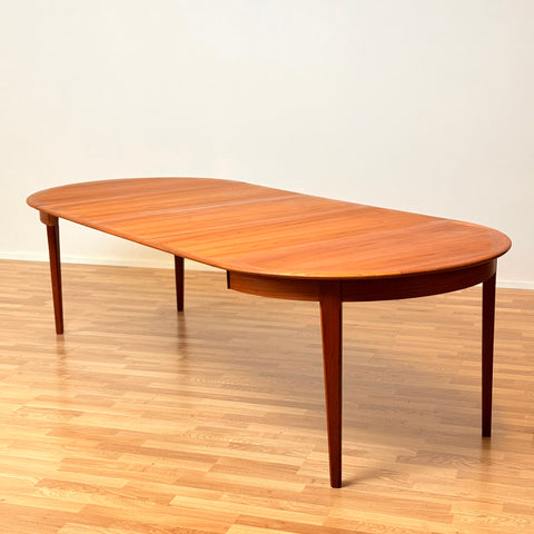 Large danish round dining table in teak