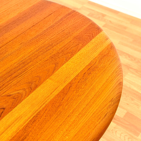 Danish round dining table in solid teak by Juul Kristensen