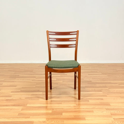 Danish set of 4 dining chairs "model 219" in teak & beech by Farstrup