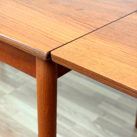 Danish dining table in teak