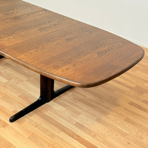 Danish oval dining table in oak by Skovby Møblefabrik