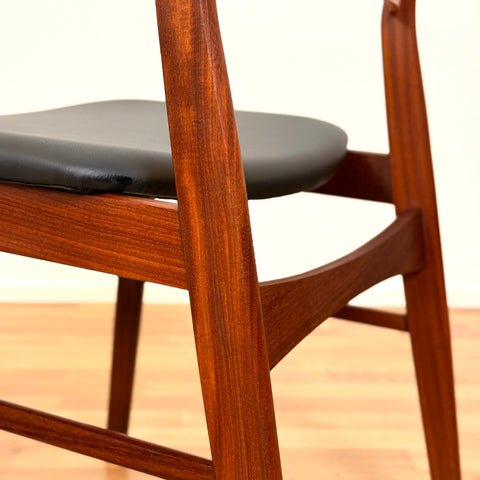 Danish set of 4 dining chairs in teak