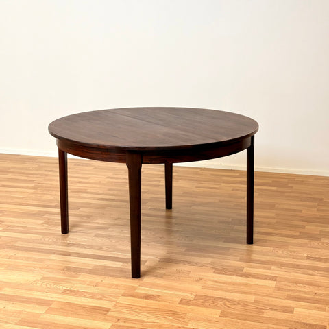 Danish round dining table in Santos rosewood with 2 ext