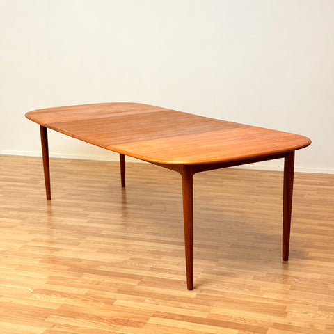 Danish oval dining table in teak by Skovmand & Andersen