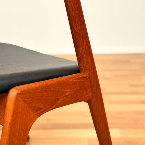 Danish dining chairs model 32 by Kai Kristiansen