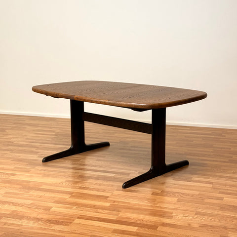 Danish oval dining table in oak by Skovby Møblefabrik