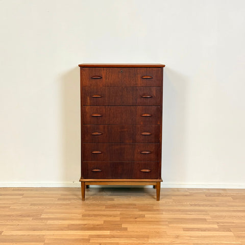 Danish chest of drawers in teak wood