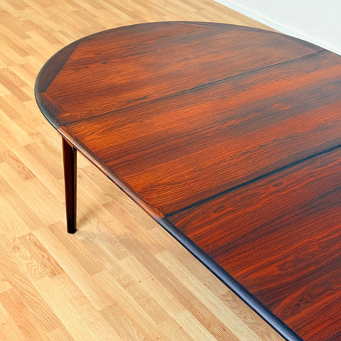 Danish round dining table in Santos rosewood by Poul Martin Nielsen for Nordvestfyns Møbelfabrik