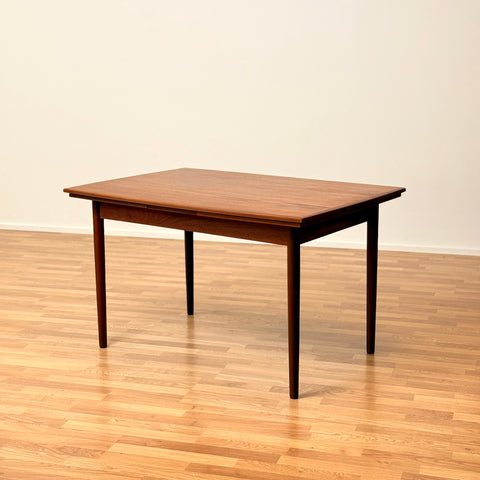 Danish dining table in teak