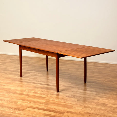 Dining table in teak, 1950s-60s, Denmark