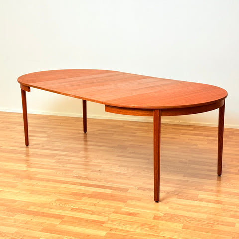 Swedish round dining table in teak, by B. Fridhagen, Bodafors