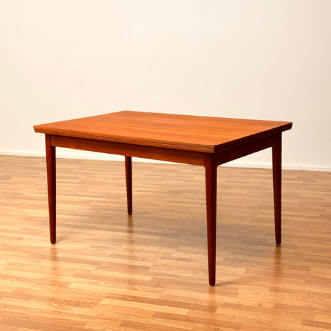 Danish dining table in teak