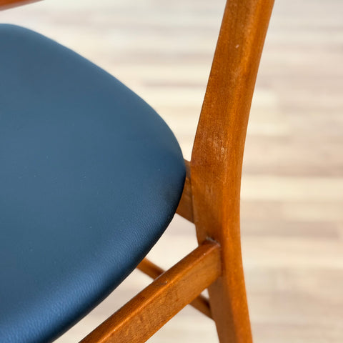 Danish set of 4 dining chairs 'model 210' in teak by Farstrup
