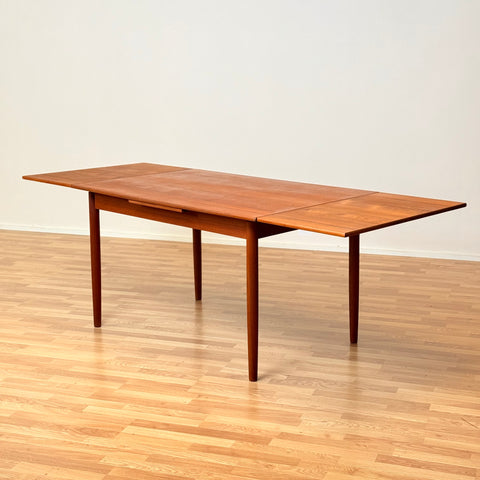 Danish rectangular dining table in teak