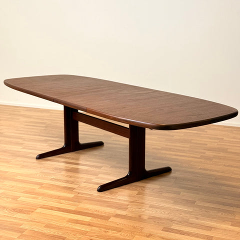 Oval dining table 'Model 74' in mahogany by Skovby Møblefabrik, ca. 1970s-80s, Denmark
