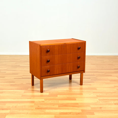 Danish chest of drawers in teak