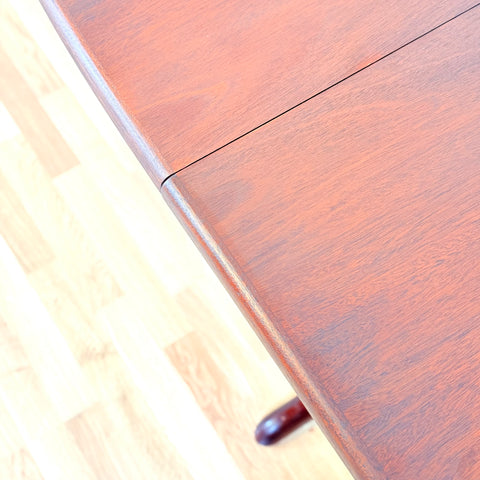 Danish oval dining table in mahogany by Skovby Møbelfabrik