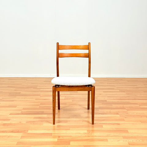 Swedish set of 4 dining chairs in oak
