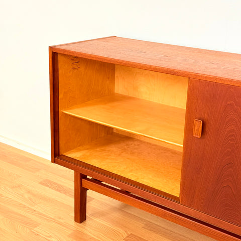 Swedish sideboard in teak by Nils Jonsson for Troeds, Bjärnum, model 'Arild'