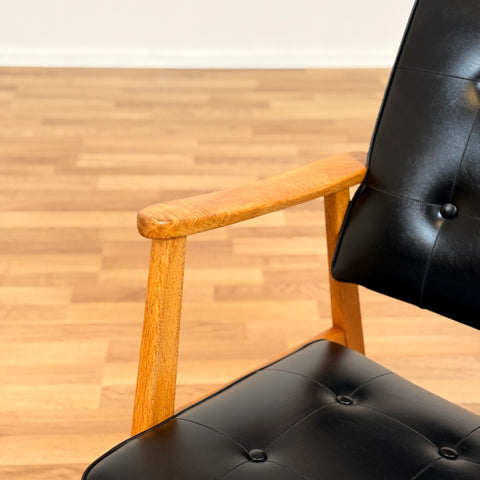 Armchair in solid oak