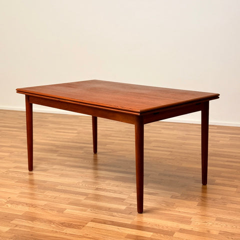 Danish dining table in teak