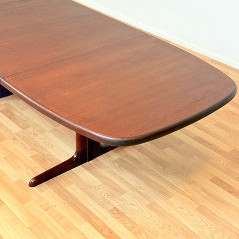 Danish oval dining table in mahogany by Skovby Møbelfabrik