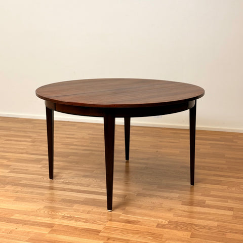 Danish round dining table in Santos rosewood by Omann Jun, model 55