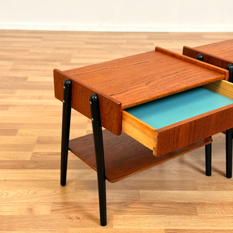 Swedish set of 2 bedside table in teak by AB Carlström & CO möbelfabrik