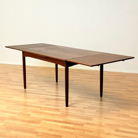 Danish rectangular dining table in teak