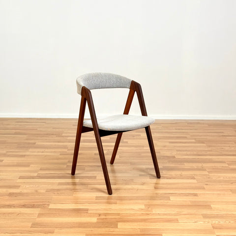 Danish set of 4 dining chairs in walnut
