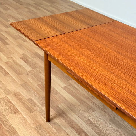 Danish dining table in teak & beech
