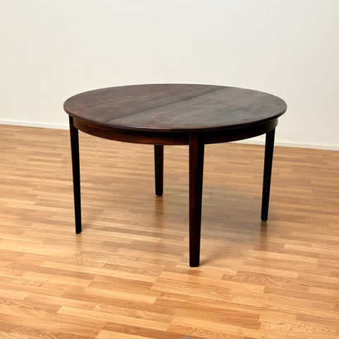 Danish round dining table in Santos rosewood with 2 ext