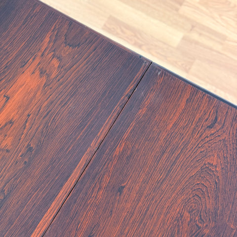 Danish round dining table in Santos rosewood with 2 ext