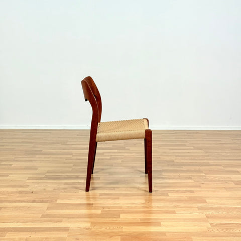 Reserverad Danish set of 4 dining chairs 'model 71' by Niels O. Moller