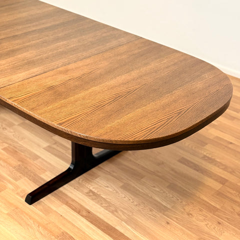 Danish oval dining table in oak by Farstrup
