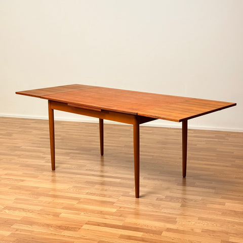 Danish dining table in teak & beech