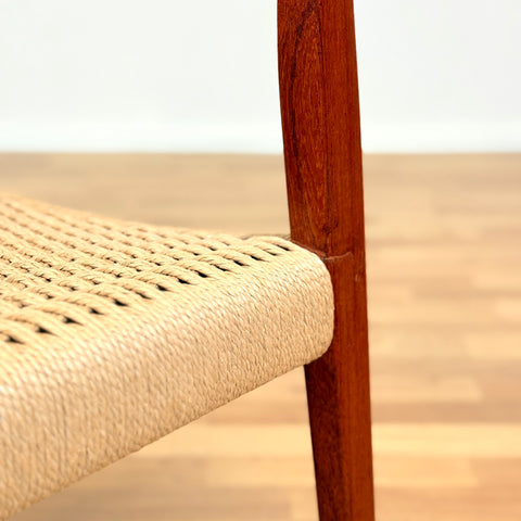 Reserverad Danish set of 4 dining chairs 'model 71' by Niels O. Moller
