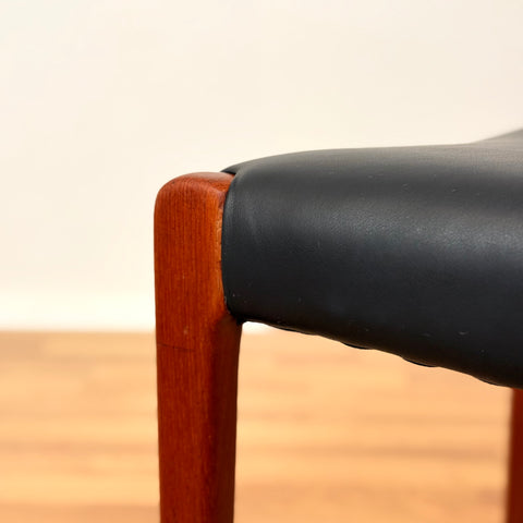 Danish set of 6 dining chairs 'model 71' by Niels O. Moller