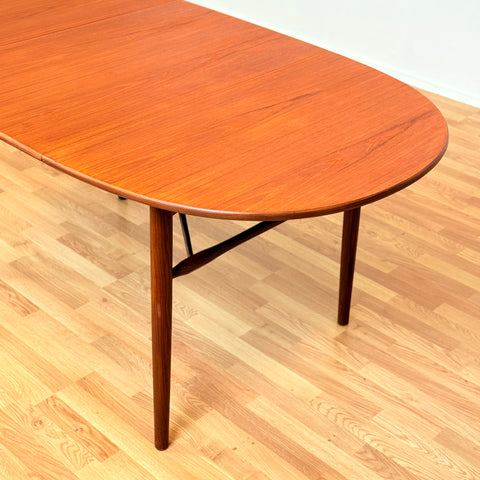 Norwegian dining table in teak by Aase Möbler