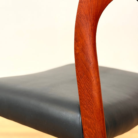 Danish set of 6 dining chairs 'model 71' by Niels O. Moller