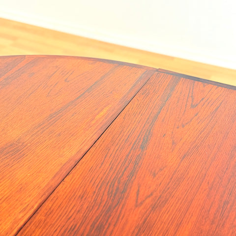 Danish round dining table in Santos rosewood by Arne Vodder